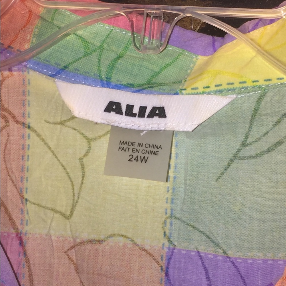 Beautiful Spring Blouse - Picture 2 of 3